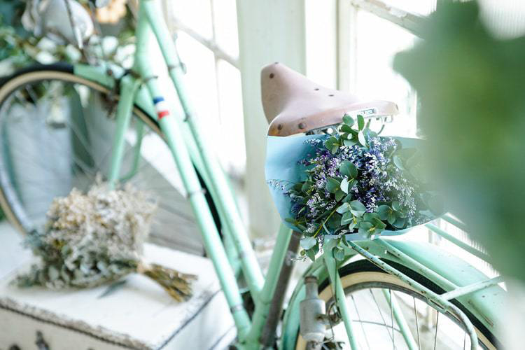 自転車と花束